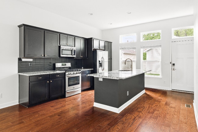 Building Photo - 2138 W 41st St