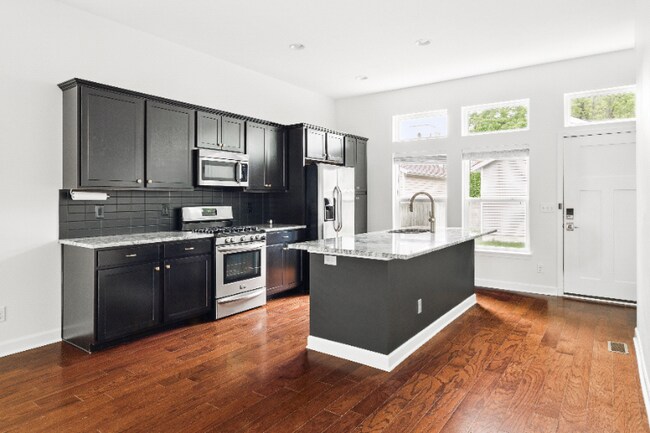 Foto del edificio - 2138 W 41st St