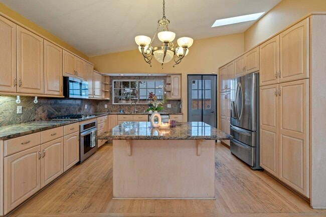 Building Photo - 6430 La Jolla Scenic S Dr