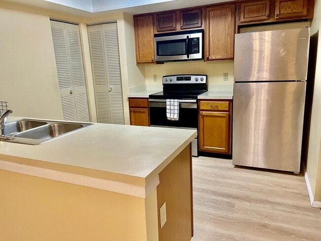 Kitchen - 4377 White Pine Ave