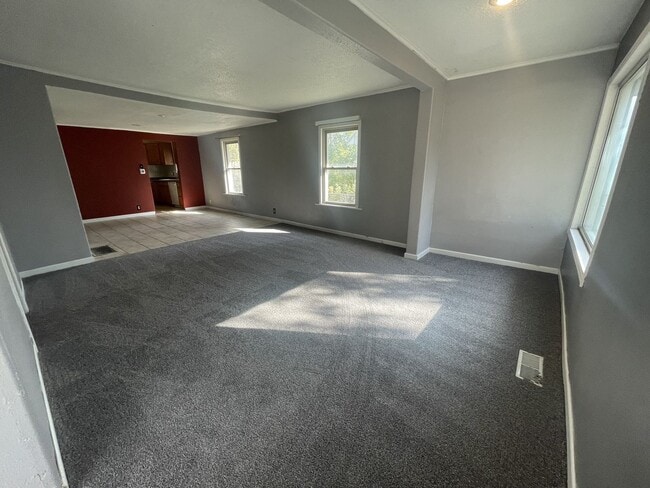 Building Photo - Pet Friendly, two bedroom, one bathroom, h...