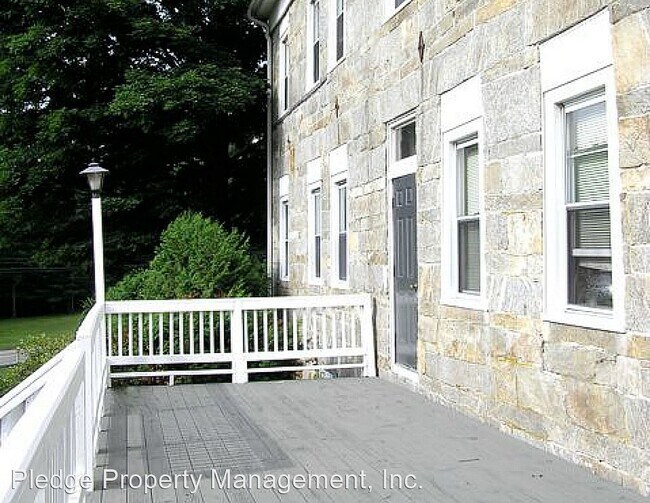 Building Photo - 2 Stockhouse Rd