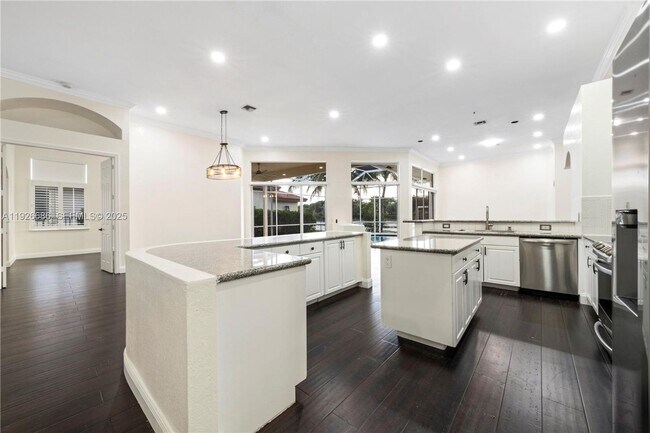 Building Photo - 2893 Oakbrook Dr
