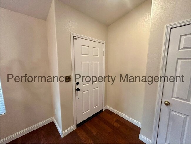 Building Photo - Stunning 3 Bed/2 Bath NW Bakersfield Home ...