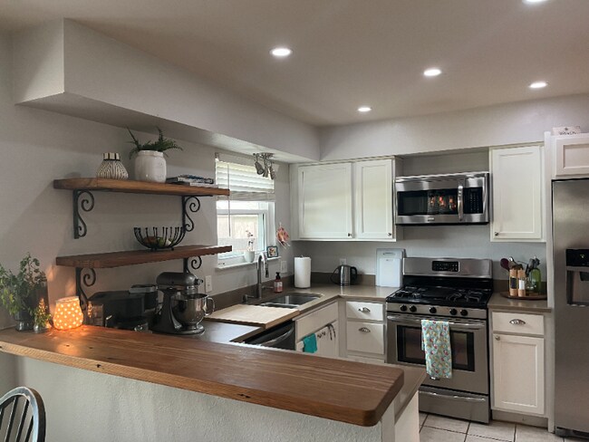 Foto del edificio - 7107 Seneca Cir
