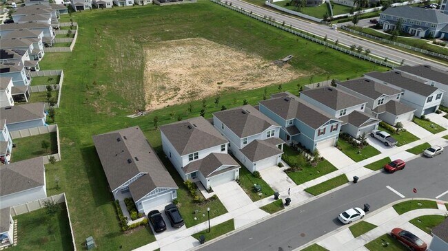 Foto del edificio - 2143 Charming Ave