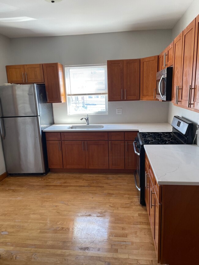 Foto del edificio - 4817 W Cornelia Ave