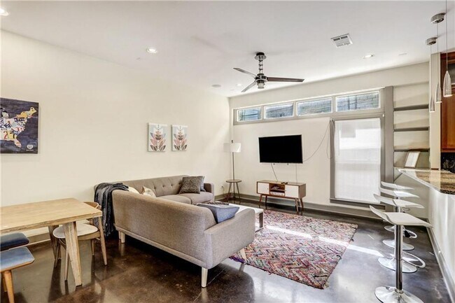 Foto del edificio - 602 W N Loop Blvd