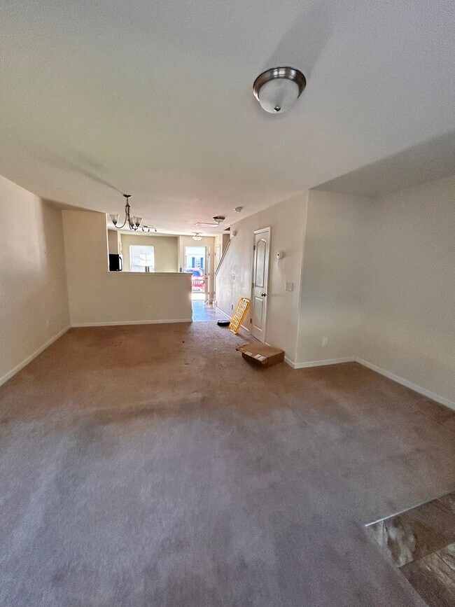Building Photo - Townhome right for you!