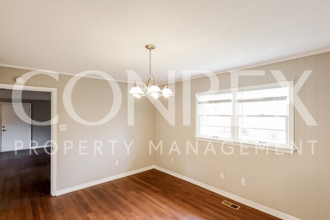 Building Photo - Beautiful 3 Bedroom with Spacious Backyard!