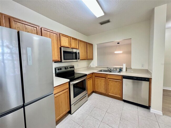 Foto del edificio - 6410 Hollydale Pl