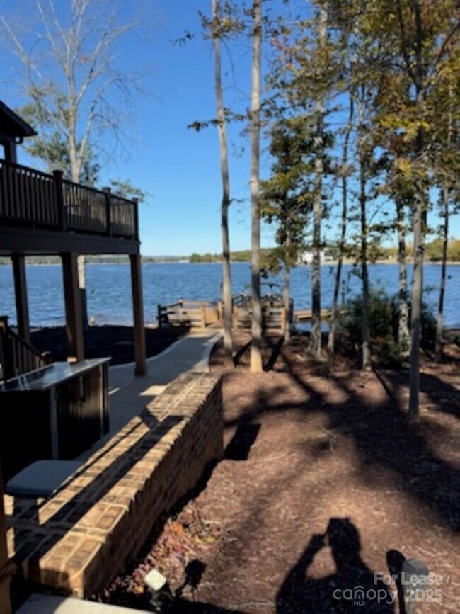 Foto del edificio - 4897 Kiser Island Rd