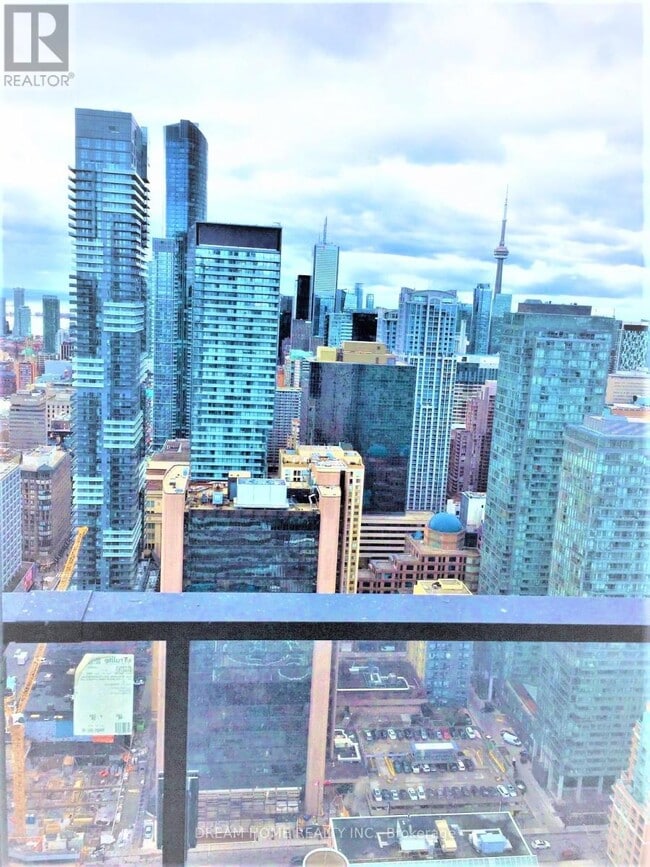 Photo du bâtiment - 11 Wellesley St W