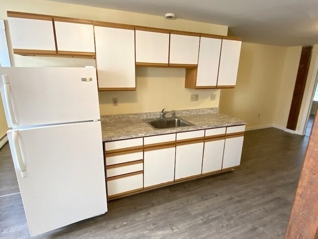 Building Photo - 79 Hawley St