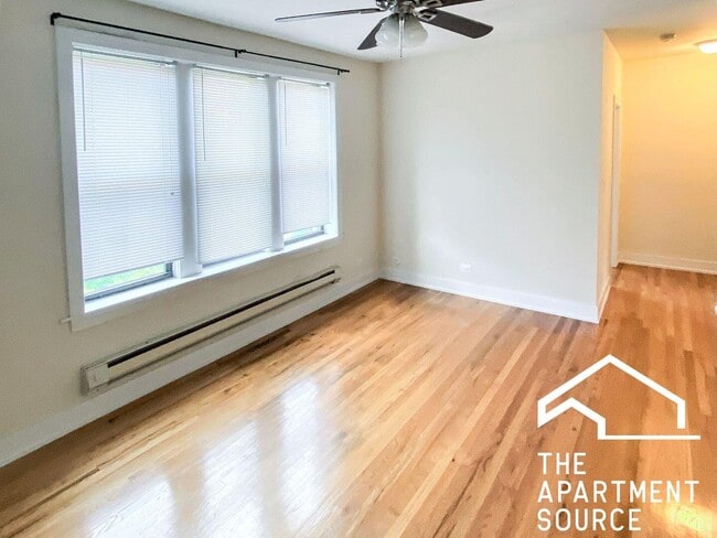 Photo - 619 W Melrose St (Chicago, IL) Apartment