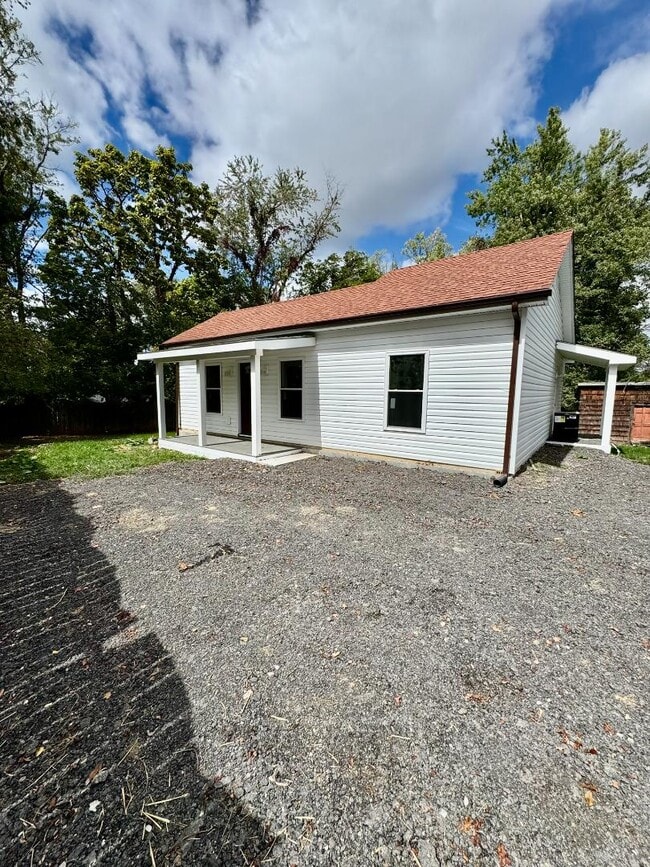 Building Photo - 1228 Cambria St NE