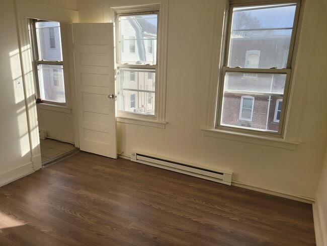 Building Photo - 83 Southview St