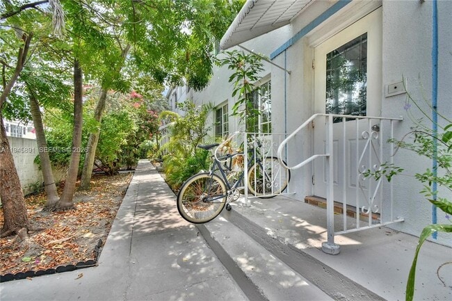 Photo - 1619 Meridian Ave Apartment