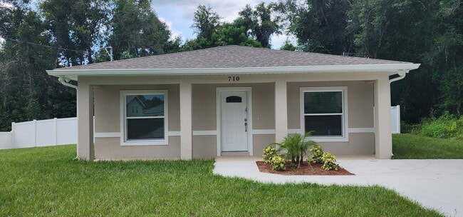 Building Photo - 710 W Beresford Rd