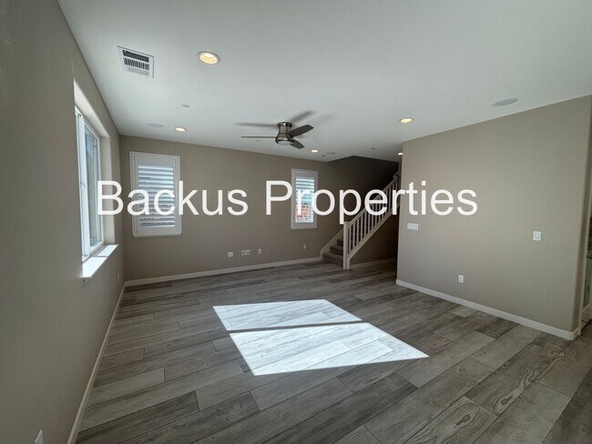 Building Photo - Three Bedroom Home in Hollister