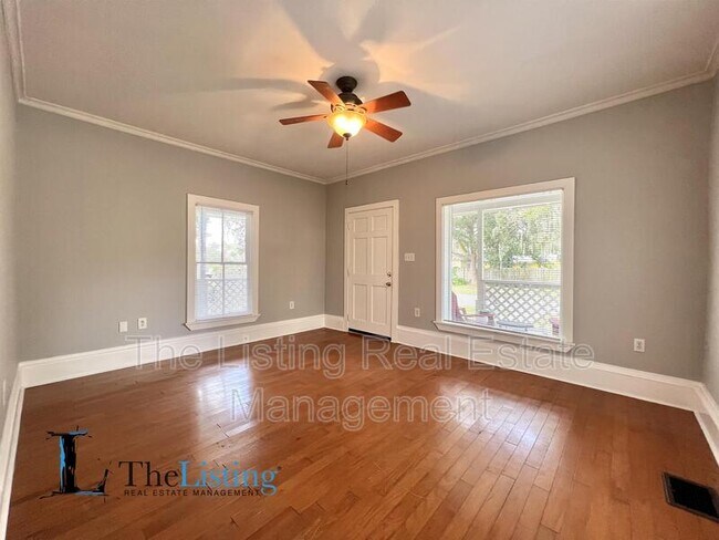 Building Photo - 215 W 5th St