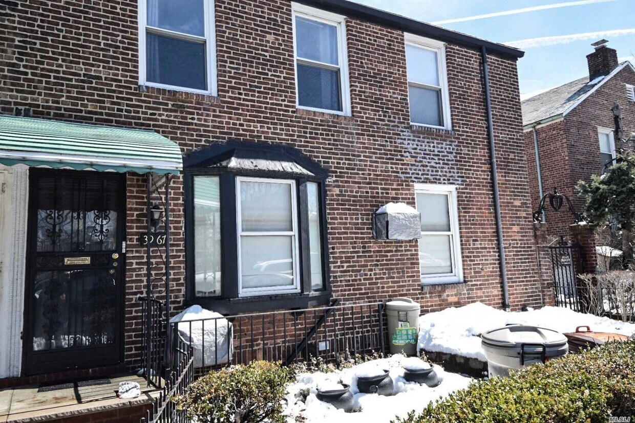 Primary Photo - 39-67-67 43rd St