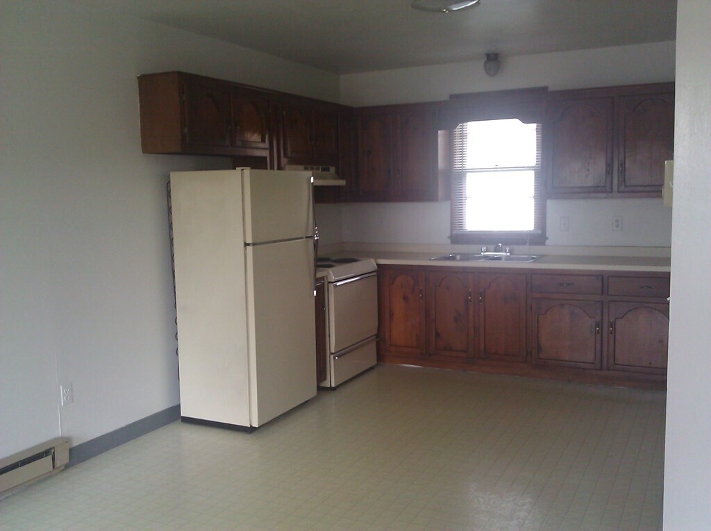Primary Photo - 8 Storer Ct