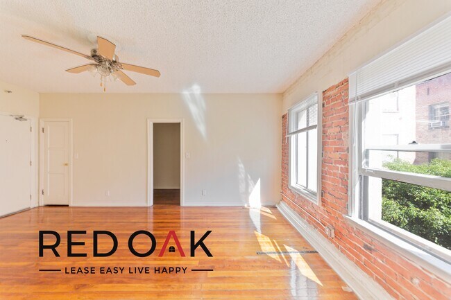 Building Photo - Vintage-Inspired Studio with Gleaming Hard...