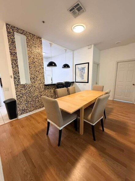 Foto del edificio - 6214 Stevenson Dr