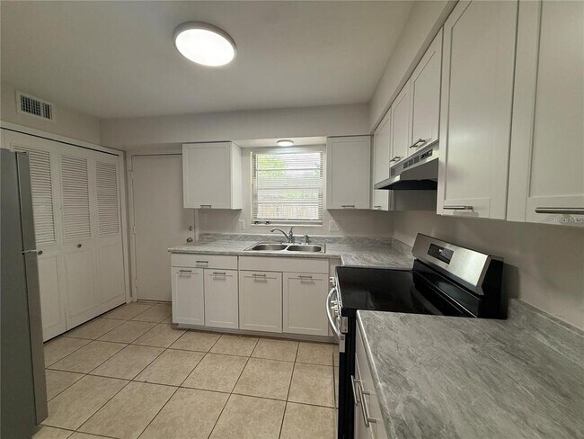 Foto del edificio - 6030 SW 12 Pl