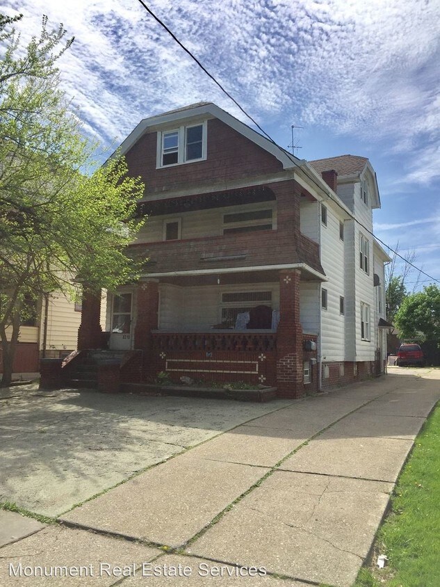 Primary Photo - 8208 Rosewood Ave