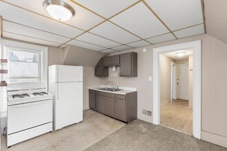 Building Photo - 117 W Division St