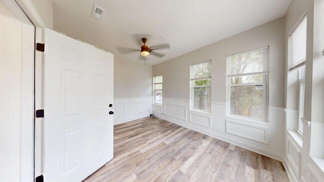 Foto del edificio - 1379 Roosevelt Pl