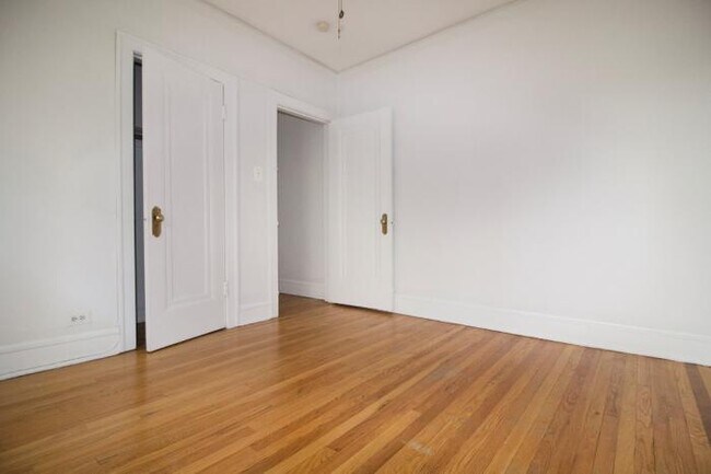 Building Photo - 2 bedroom in Evanston IL 60202