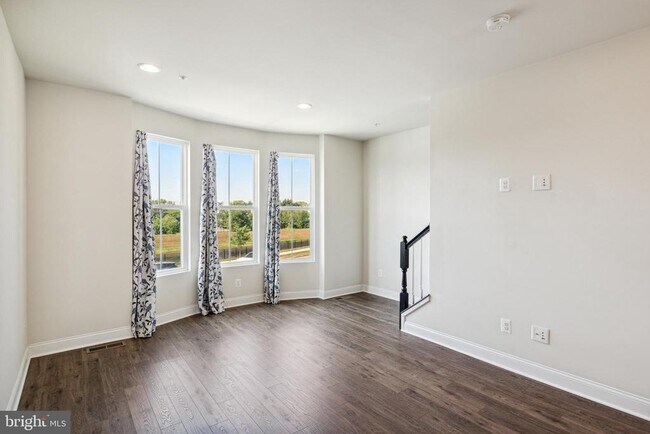 Foto del edificio - 619 E 7th St