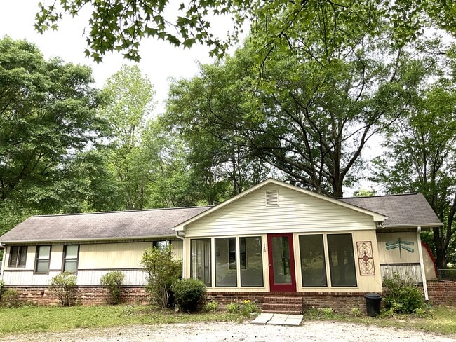 Front - 116 Putman St