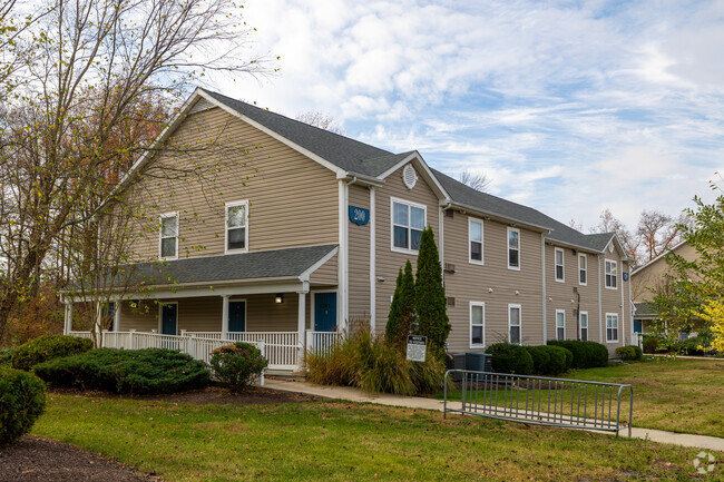 Building Photo - Greenwood Pointe