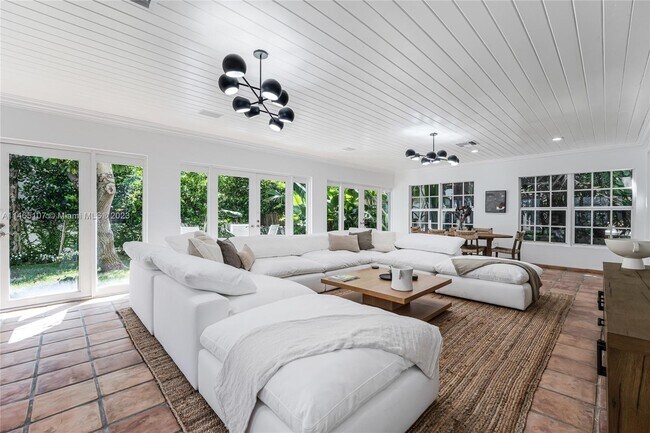 Foto del edificio - 2371 N Bay Rd