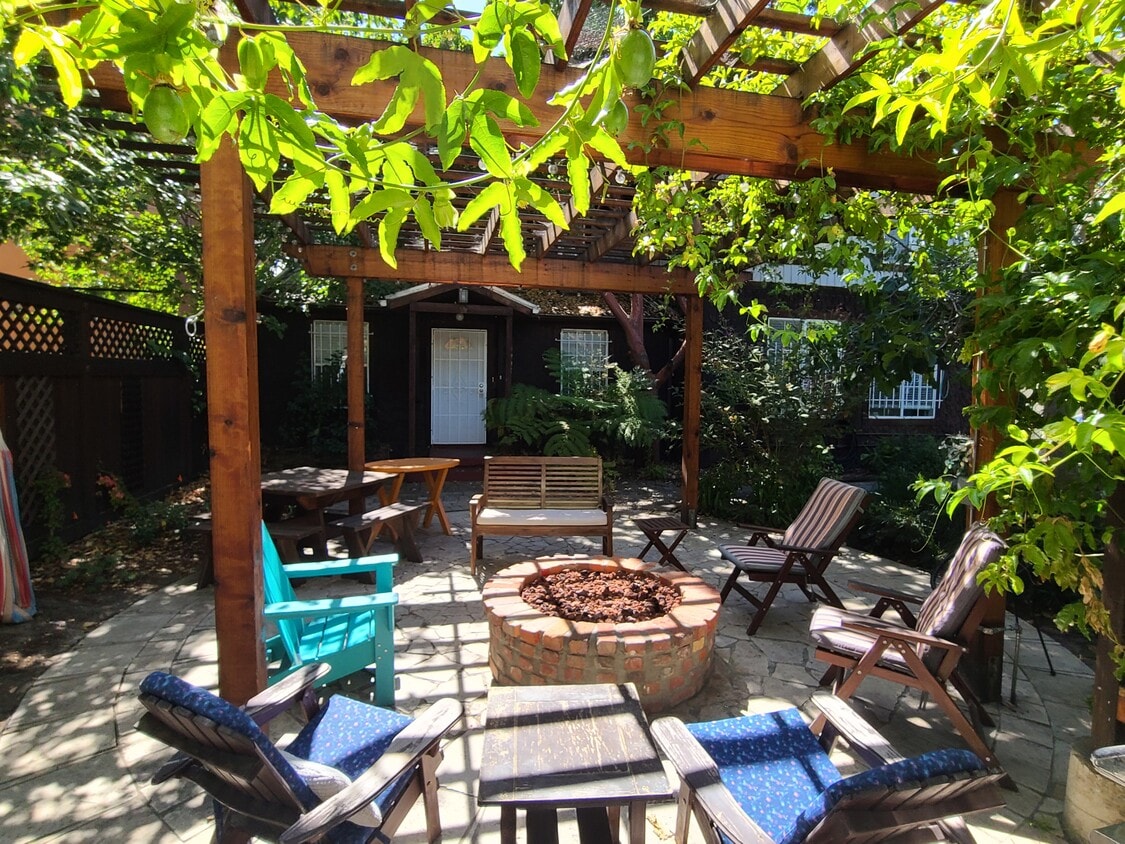 Building Photo - The Casita