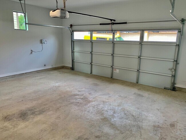 2 car garage - 1146 N Olive St