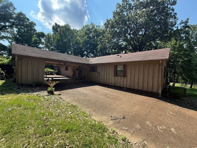Building Photo - Hickory Hill unit B