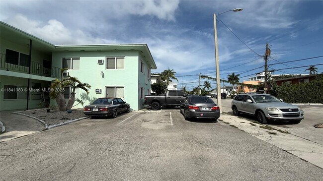 Building Photo - 521 NE 82nd Terrace