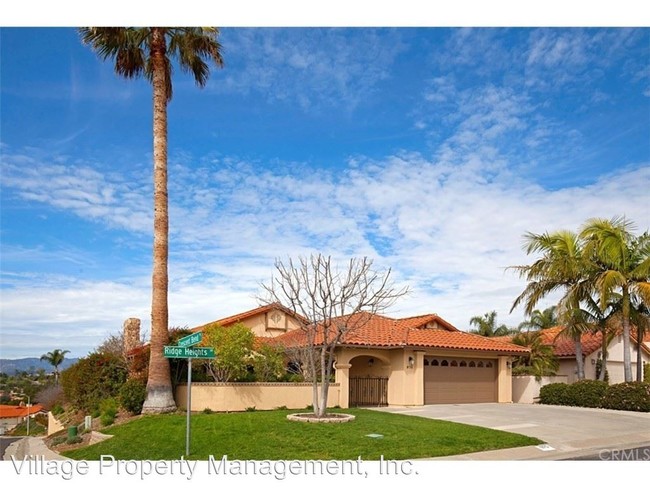 Building Photo - 975 Ridge Heights Dr
