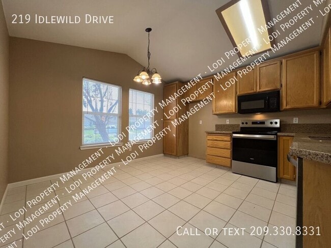 Building Photo - 219 Idlewild Dr