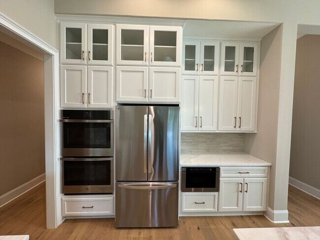 Foto del edificio - Rare rental opportunity in gated McMullen Cove community