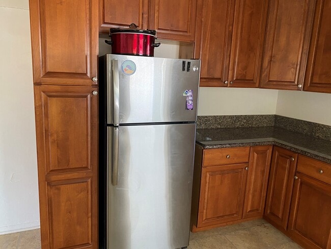 Kitchen - 815 Amapola Ave