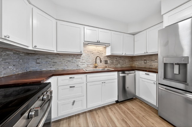 Photo - 210 E Madison St House