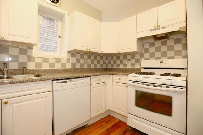 Foto del edificio - 3438 N Halsted St