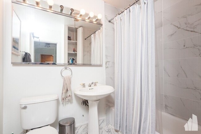 Building Photo - Amazing 1 Bed/1 Bath condo, in the old tow...