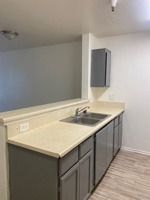 Building Photo - 1011 W 91st St